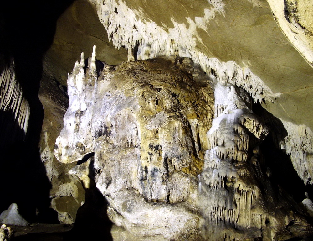 Лазарева пећина је место које се налази у Бору. Била је предмет изучвања многих научника међу којима су и Тесла и Цвијић. Име је добила по великом српском кнезу. Данас у њу долазе посетиоци са свих страна да ужовају у њеној лепоти.