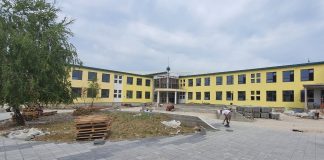Opština Mionica realizuje projekte koji se odnose na mere populacione politike. U toku je opremanje škola i osnivanje psihološkog centra.